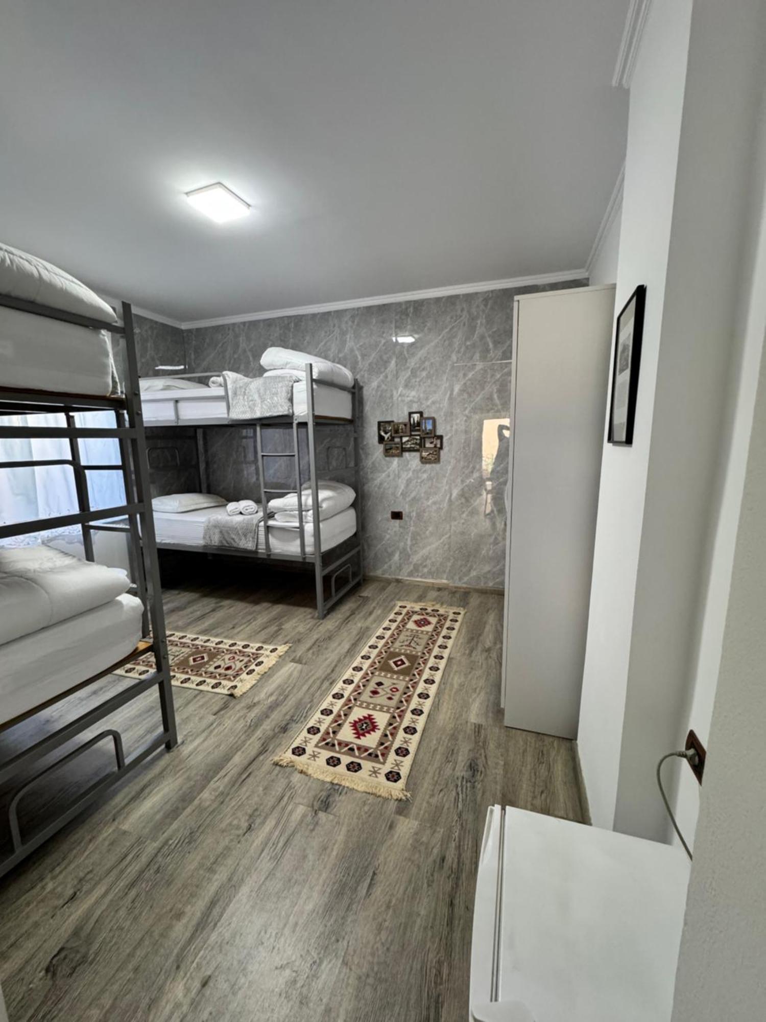 Hostel Leon Berat Kültér fotó