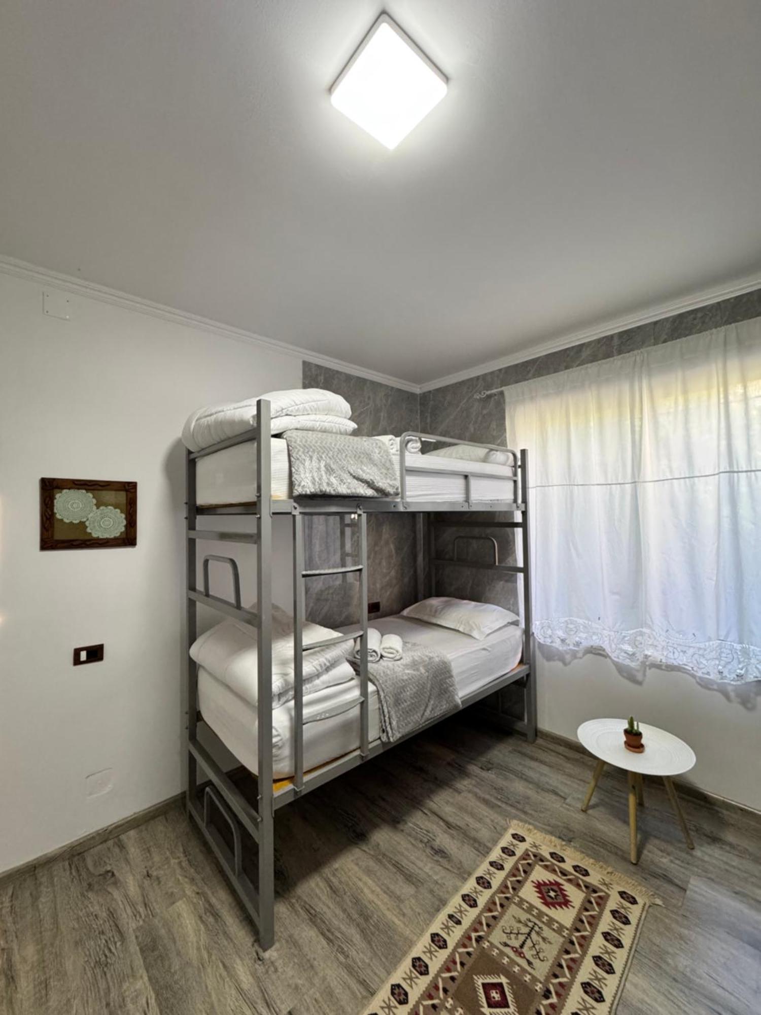 Hostel Leon Berat Kültér fotó